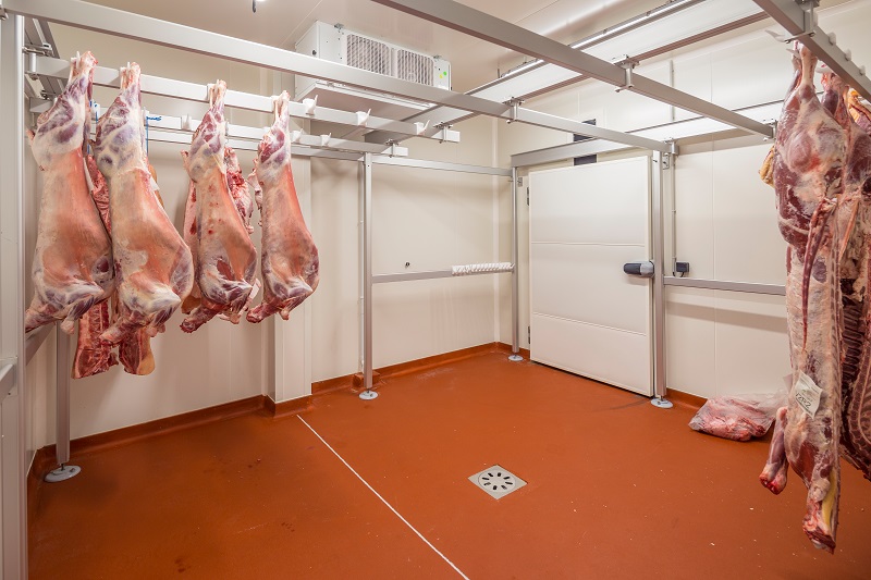 Холодильная камера для хранения мяса